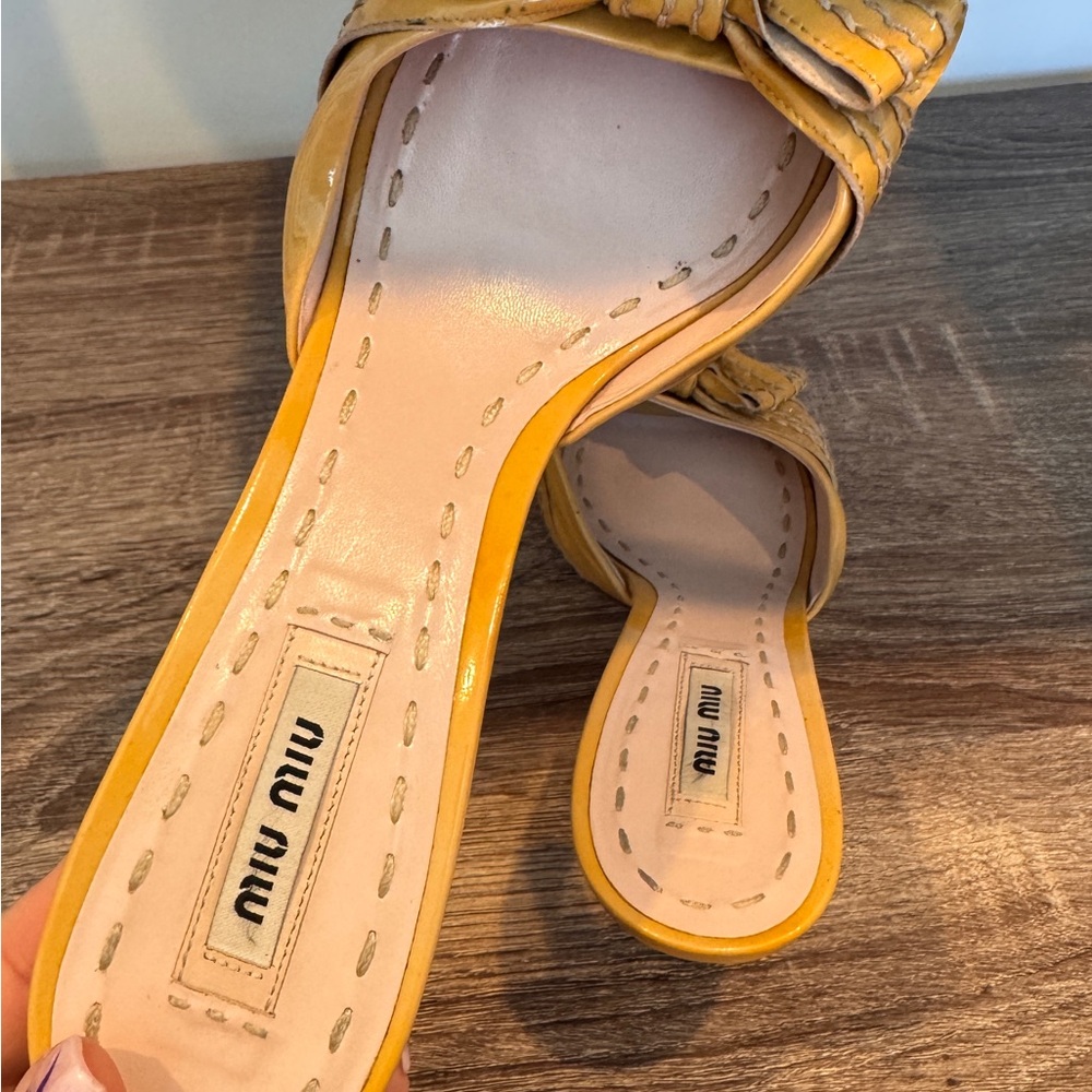 Miu Miu Patent Leather Yellow/Beige Mule Sandals. - Picture 3 of 10